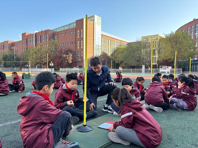 郑州高新区体育教研员到外国语小学教研指导